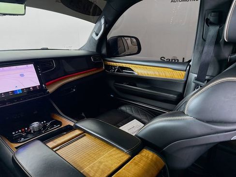 Used 2023 Jeep Grand Wagoneer Series III image 25