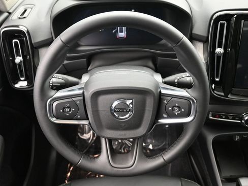 New 2025 Volvo XC40 B5 Core w/ Protection Package Premier image 17