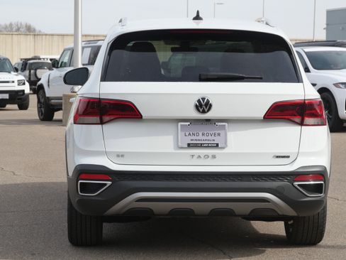 Used 2023 Volkswagen Taos SE image 4