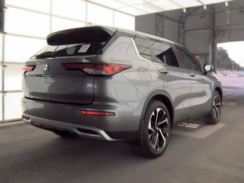 Used 2022 Mitsubishi Outlander SE AWD/4WD image 9