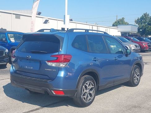 Used 2019 Subaru Forester Premium AWD/4WD image 7