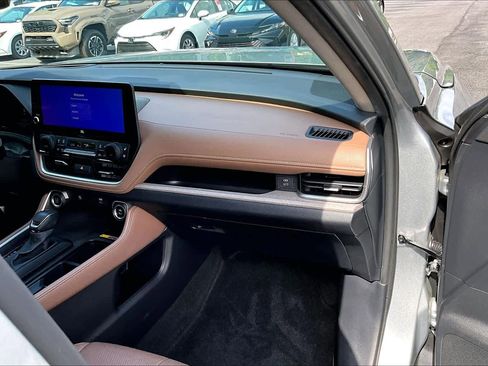 Certified 2024 Toyota Grand Highlander AWD image 19