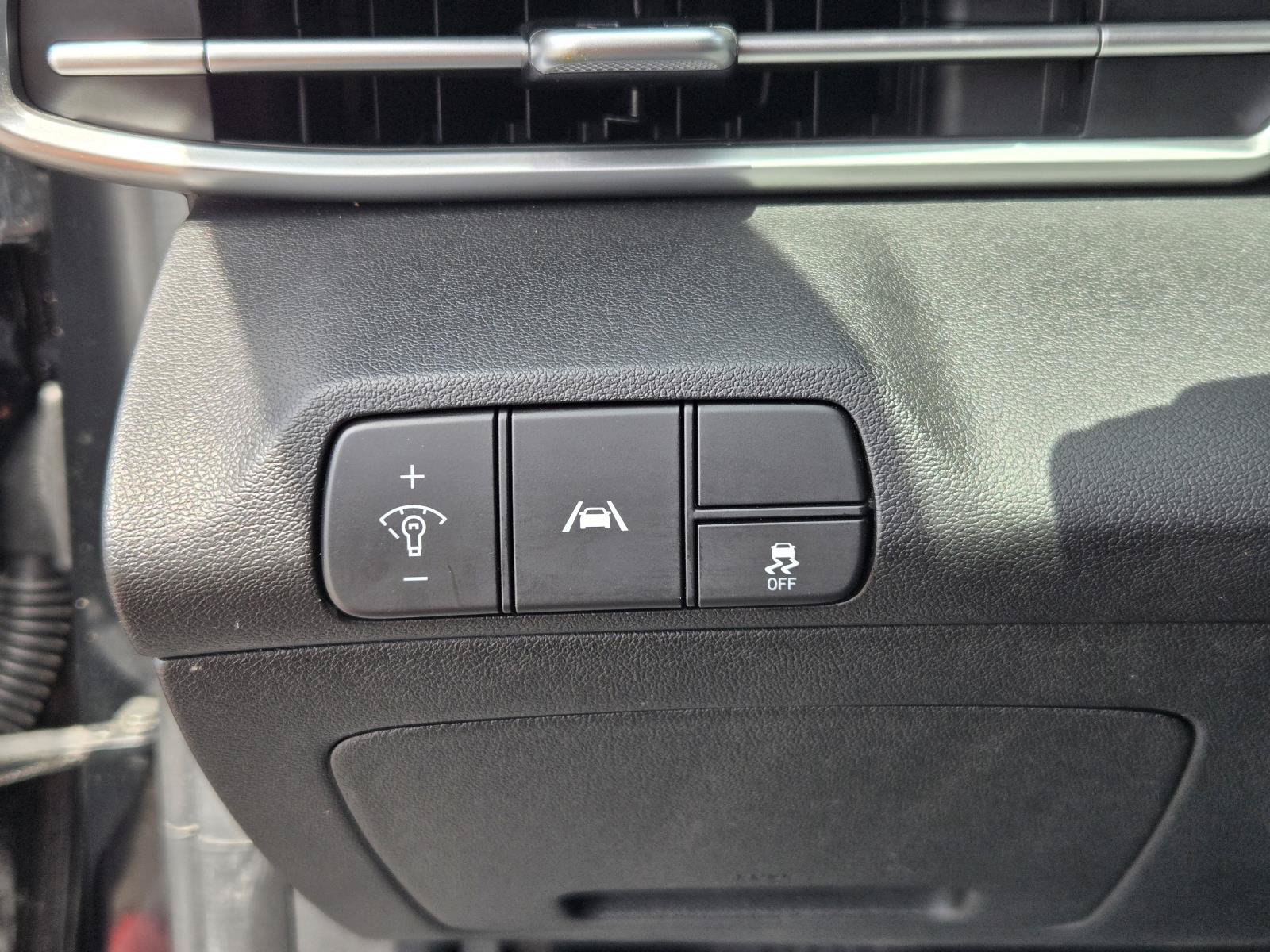 Used 2022 Hyundai Elantra SEL FWD image 18
