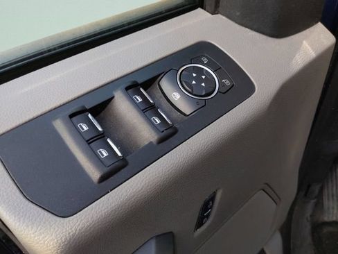 Used 2017 Ford F150 XLT w/ Equipment Group 302A Luxury AWD/4WD image 18
