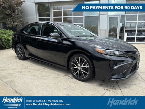 Used 2023 Toyota Camry SE FWD image 1