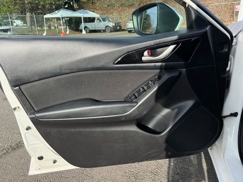 Used 2015 MAZDA MAZDA3 i Sport image 17