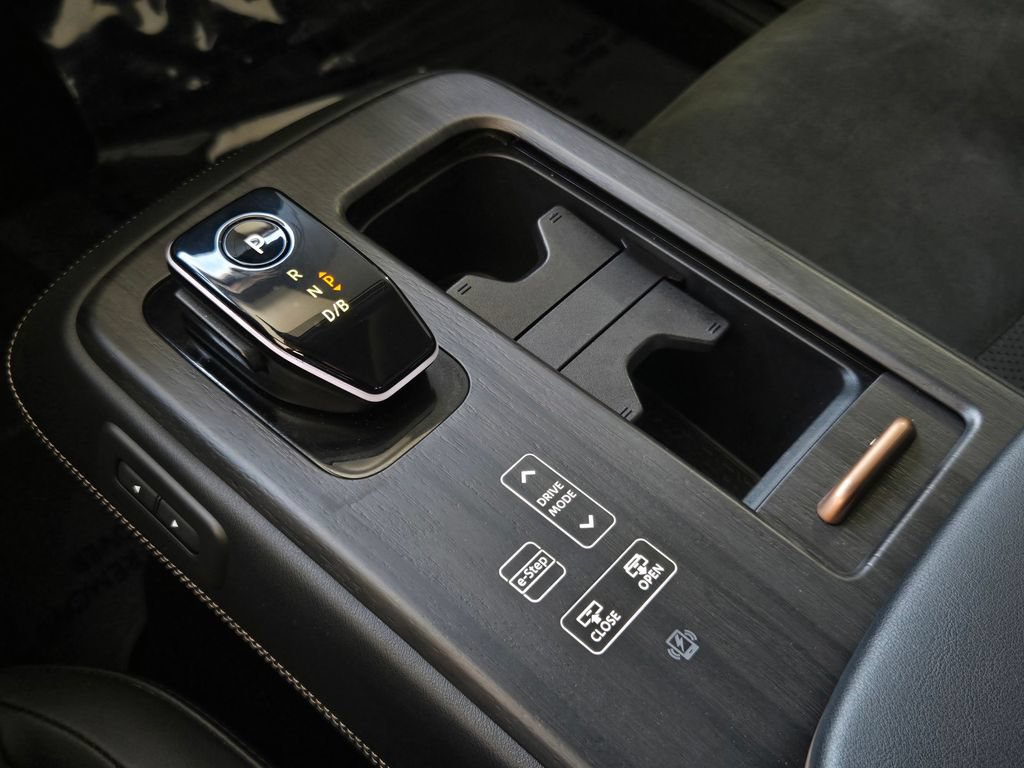 Used 2024 Nissan Ariya AWD image 21