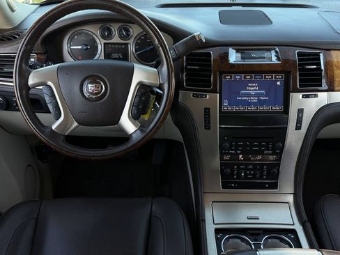Used 2014 Cadillac Escalade Platinum RWD image 13