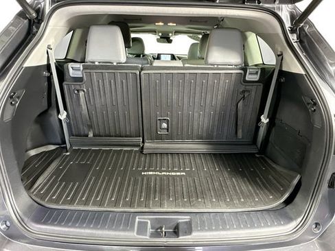 Used 2020 Toyota Highlander XLE AWD/4WD image 33