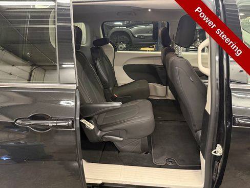 Used 2022 Chrysler Voyager LX FWD image 34