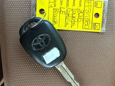 Used 2015 Toyota Corolla LE FWD image 17