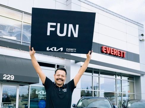 Used 2023 Toyota RAV4 XLE Premium image 2