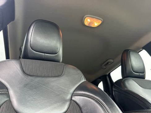 Used 2018 Jeep Cherokee Latitude Plus w/ Cold Weather Group image 17