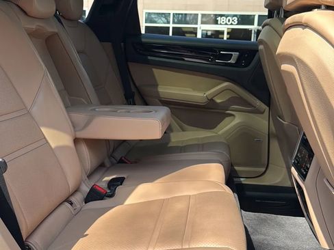 Used 2020 Porsche Cayenne image 19