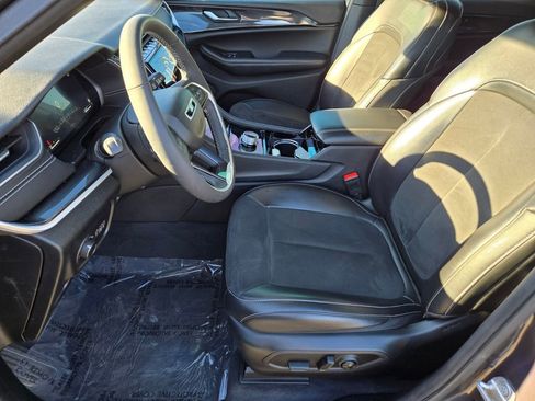 Used 2023 Jeep Grand Cherokee L Laredo image 9