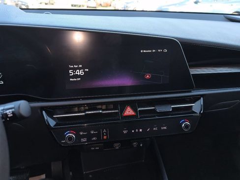 Used 2023 Kia Niro EX FWD image 18