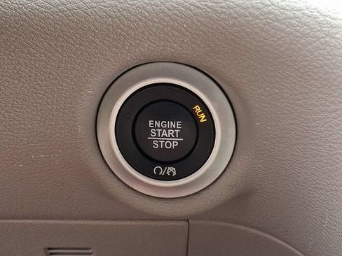 Used 2024 Chrysler Pacifica Touring-L FWD image 27