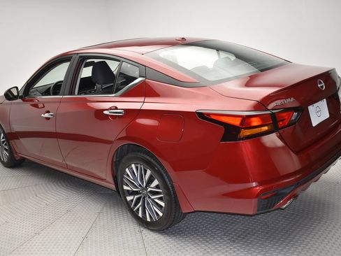 Used 2024 Nissan Altima 2.5 SV w/ SV Premium Package AWD/4WD image 7