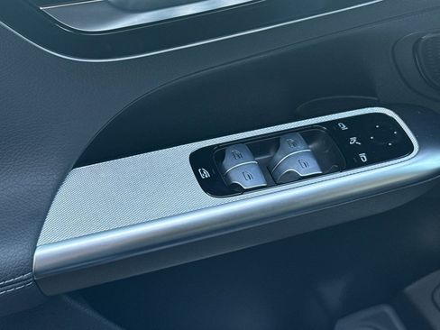 Certified 2025 Mercedes-Benz GLC 300 image 12