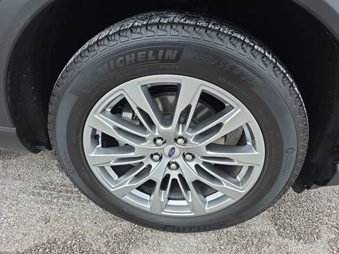 Used 2025 Ford Explorer Platinum image 9