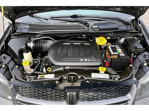 Used 2018 Dodge Grand Caravan GT FWD image 13