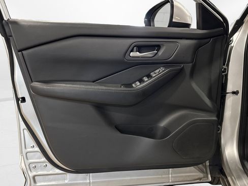 Used 2025 Nissan Rogue SV image 15