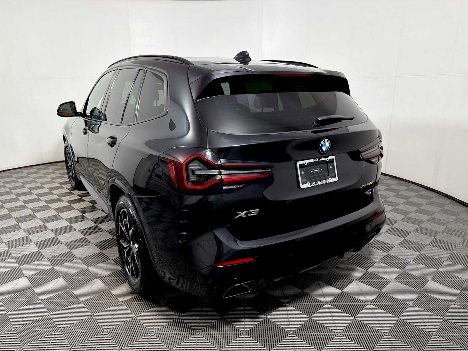 Used 2024 BMW X3 xDrive30i w/ M Sport Package AWD/4WD image 5