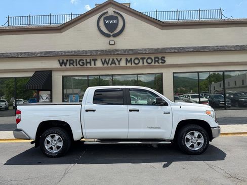 Used 2015 Toyota Tundra SR5 w/ SR5 Upgrade Package AWD/4WD image 2