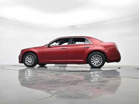 Used 2013 Chrysler 300 RWD image 34