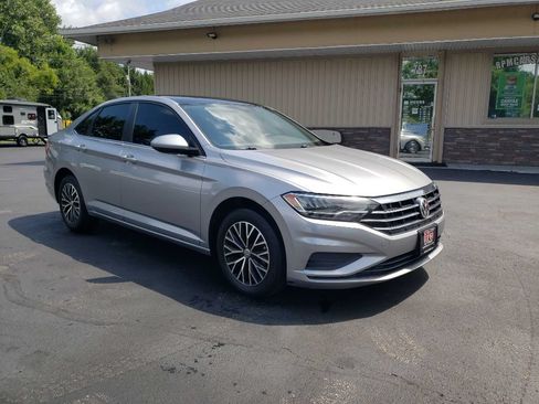 Used 2021 Volkswagen Jetta SE w/ SE Cold Weather Package FWD image 1