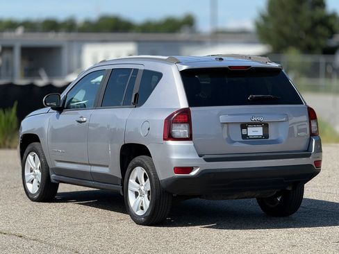 Used 2016 Jeep Compass Latitude FWD image 10