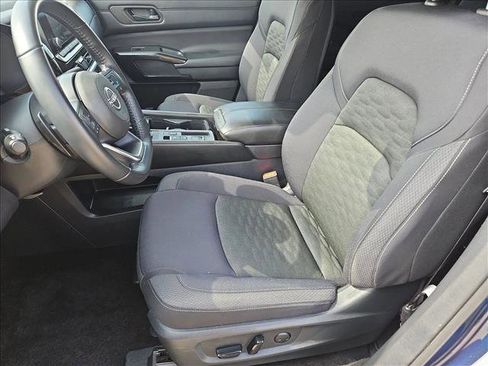 Used 2025 Nissan Pathfinder SV image 15