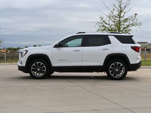 Used 2026 GMC Terrain Elevation w/ Elevation Premium Package image 6