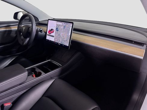 Used 2021 Tesla Model 3 Standard Range Plus image 30