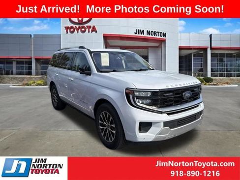 Used 2025 Ford Expedition Platinum AWD/4WD image 1