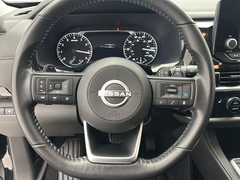 Used 2024 Nissan Pathfinder SV AWD/4WD image 16