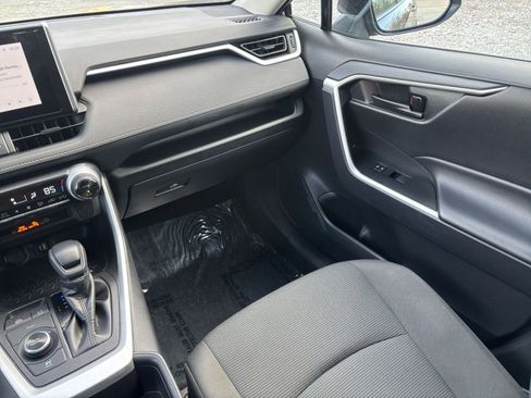 Used 2025 Toyota RAV4 LE image 31