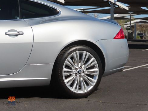 Used 2010 Jaguar XK Coupe image 19