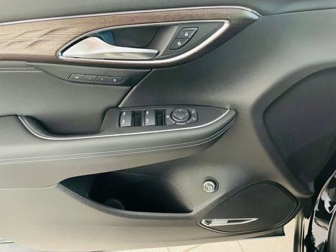 Used 2022 Buick Envision Avenir w/ Technology Package II image 21