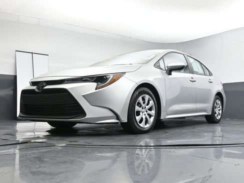 Used 2023 Toyota Corolla LE image 20