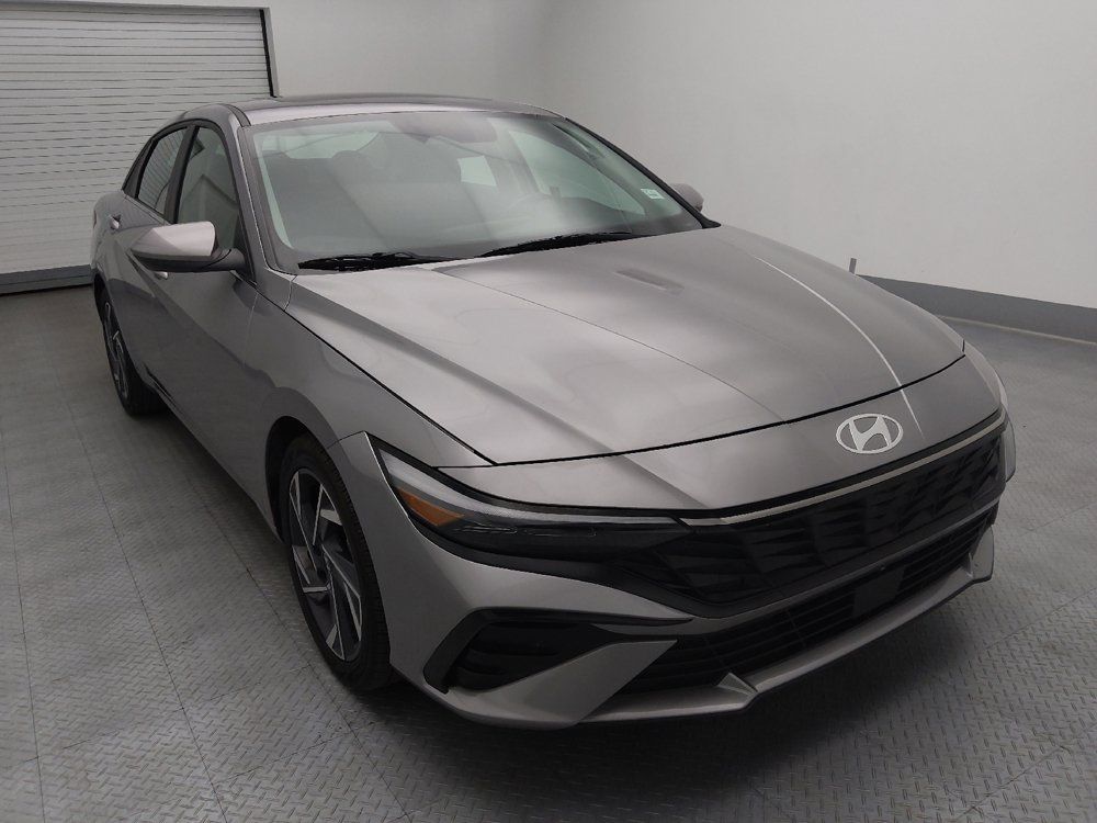 Used 2025 Hyundai Elantra SEL FWD image 14