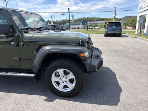 Used 2021 Jeep Wrangler Sport AWD/4WD image 4