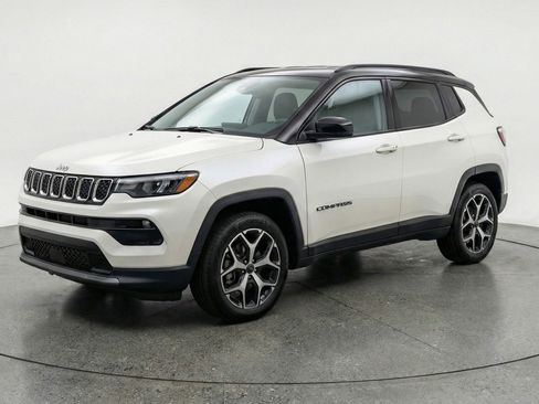 Used 2025 Jeep Compass Limited AWD/4WD image 3