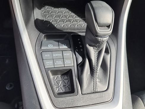Used 2025 Toyota RAV4 XLE image 19
