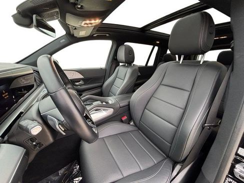 Used 2025 Mercedes-Benz GLS 450 4MATIC image 10