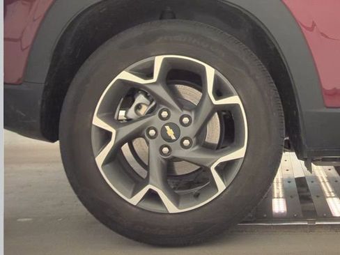 Used 2025 Chevrolet Trax LT w/ LT Convenience Package image 21