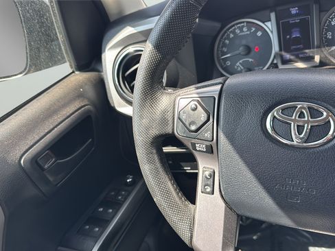 Used 2016 Toyota Tacoma SR5 w/ SR5 Appearance Package (SN) RWD image 27