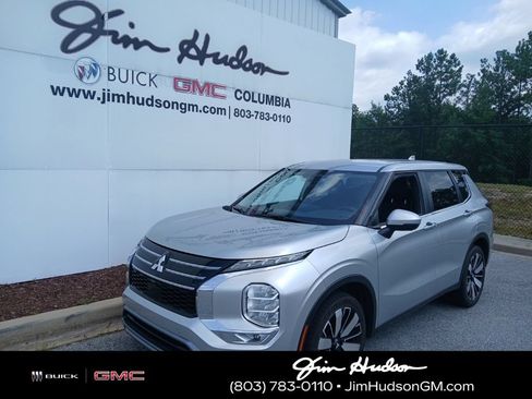 Used 2025 Mitsubishi Outlander SE FWD image 2