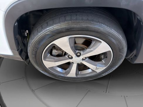 Used 2019 Jeep Cherokee Limited FWD image 24