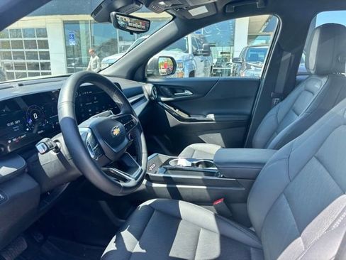 Used 2025 Chevrolet Equinox LT w/ Convenience Package II AWD/4WD image 9